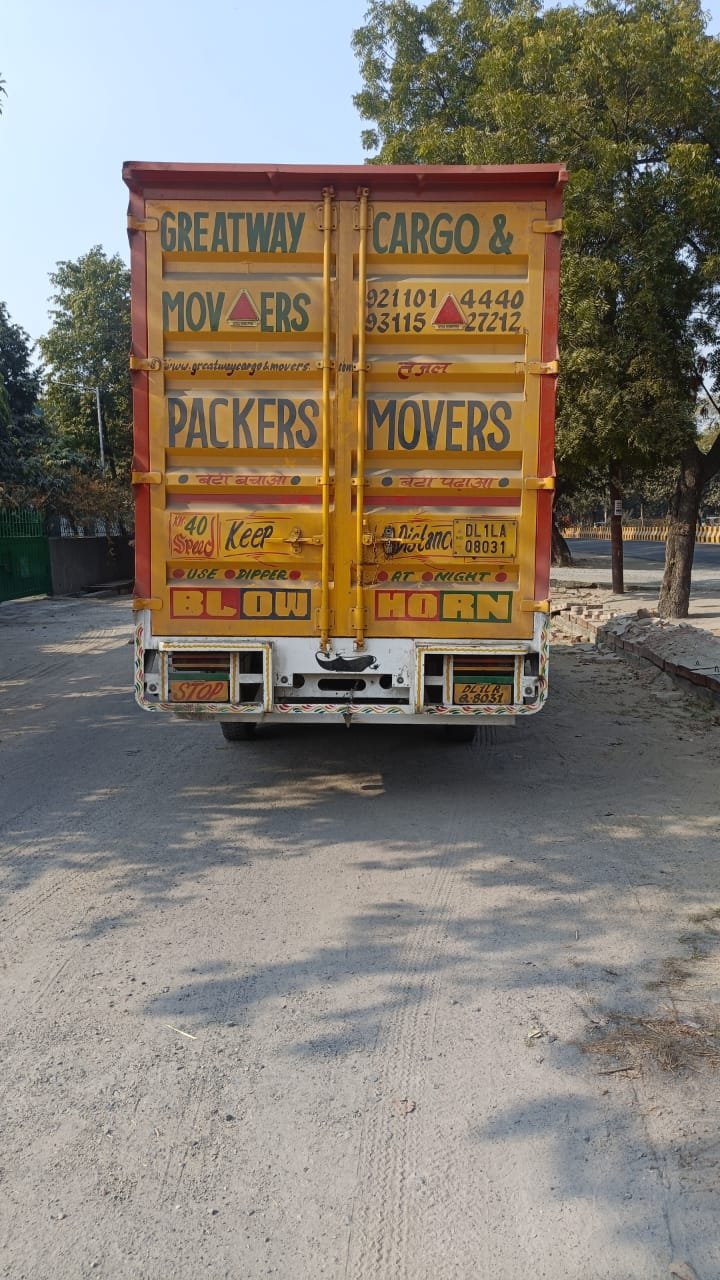 How Professional Packers and Movers Handle Your Fragile Items